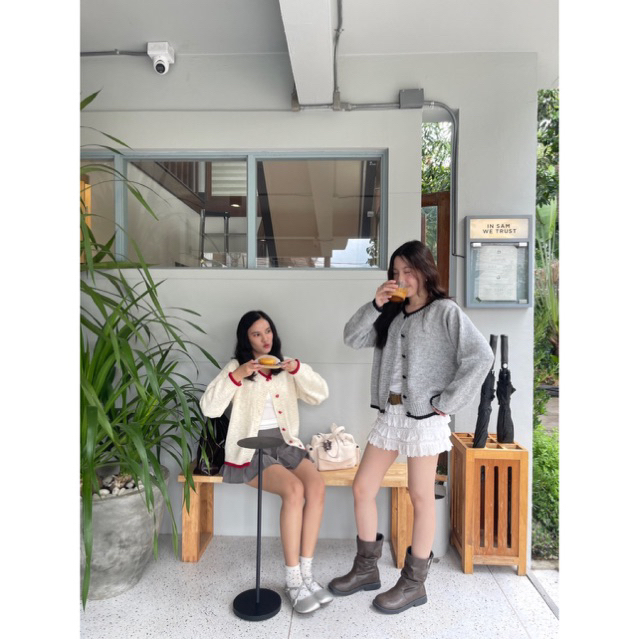 เสื้อคาดิแกนไหมพรม Nubi Cardigan มี 2สี สีครีม สีเทา ผ้านุ่มใส่สบาย