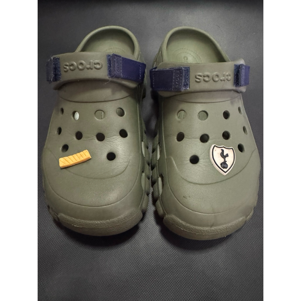Crocs  มือสอง ของแท้⚡️❗️สภาพดี 90%  พร้อมใช้งาน สีเขียวเข้ม คลาสสิค  ขนาด M9 W11 ยาว 27 cm