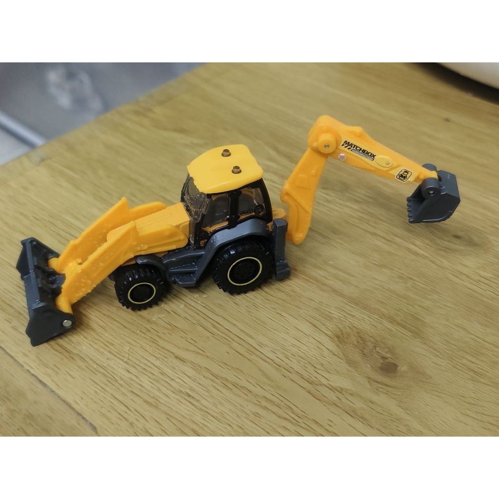 รถแม็คโคร Matchbox Working Rigs ซึ่งเป็นรถของเล่นจำลองขนาดใหญ่กว่ารถ Matchbox ทั่วไป