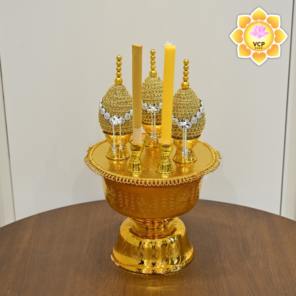 เครื่องทองน้อย ขนาด 16/18/20 ซม พานพลาสติกสีทอง