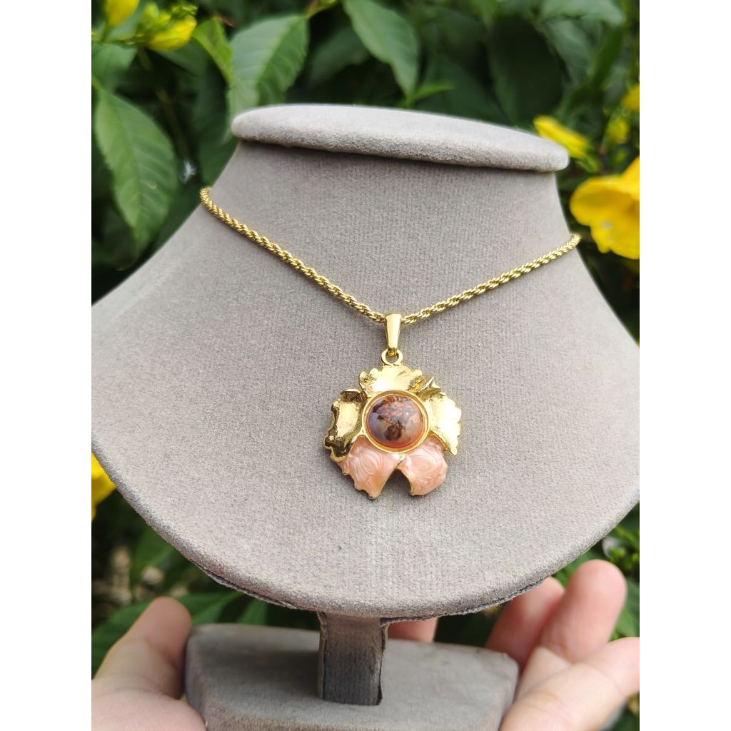 สร้อยคอพร้อมจี้Vtg.งานเคลือบทองEnamalโทนสีชมพูมือสองญี่ปุ่น