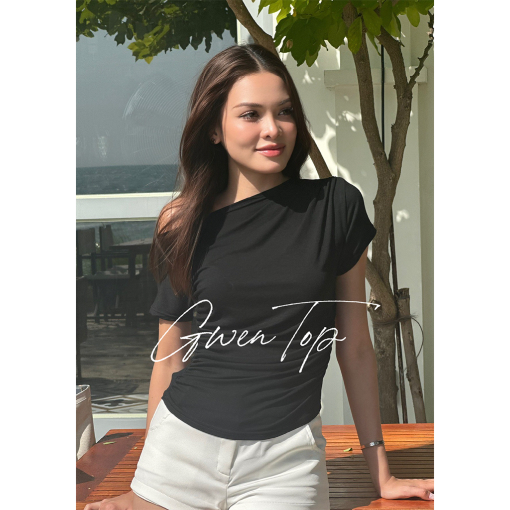 SEASON STUDIO - GWEN TOP / เสื้อแขนสั้น ไหล่ปาด มีดีเทลจับย่นด้านหน้า