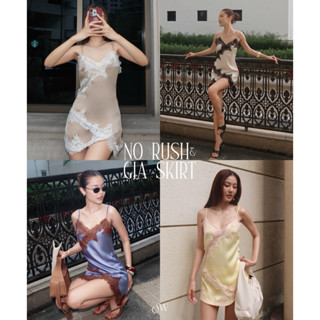 No rush x Gia skirt สายเดี่ยวลูกไม้เฉียงและกระโปรง (เสื้อและ…