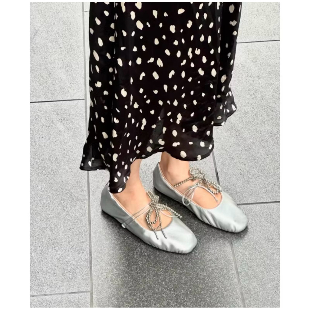 รองเท้าคัทชู รุ่น Room Service Flats