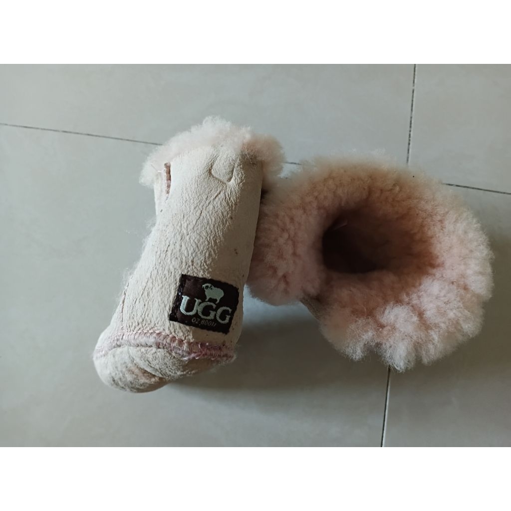รองเท้าเด็กเล็กหุ้มข้อ ขนแกะ UGG (มือสอง) มีตำหนิตามภาพ