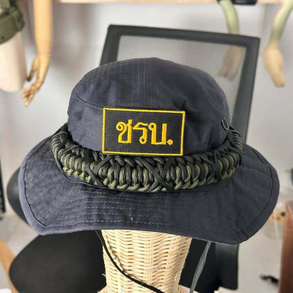 หมวกปีกสั้นถักเชือกพาราคอร์ด
