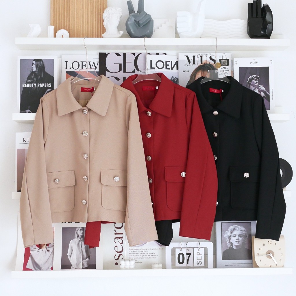 Lawyer Store | [5351696] เสื้อคอปกแขนยาว กระเป๋าคู่ แต่งกระดุมเงิน งานผ้าไฮเอน เนื้อผ้าสแลค  กระเป๋าใช้งานได้จริง