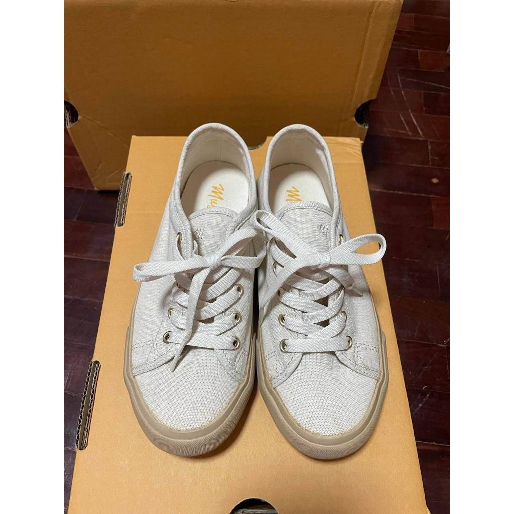 รองเท้า mustard sneakers ของแท้ใหม่มากพร้อมกล่อง