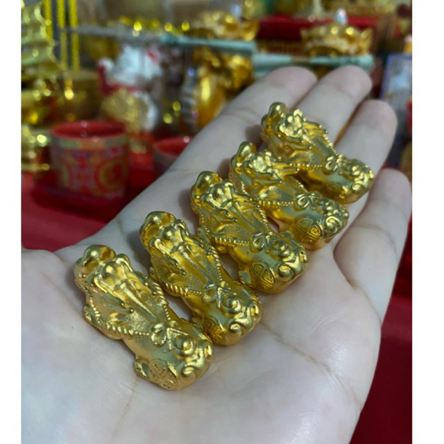 ปี่เซียะขนาดใหญ่ (3.5cm)ชุบทอง 24Kขนาดเหมาะสำหรับร้อยสร้อย 12 มิลขึ้นไป(เฉพาะตัวปี่เซี๊ยอย่างเดียว)ราคาต่อ 1 ชิ้น