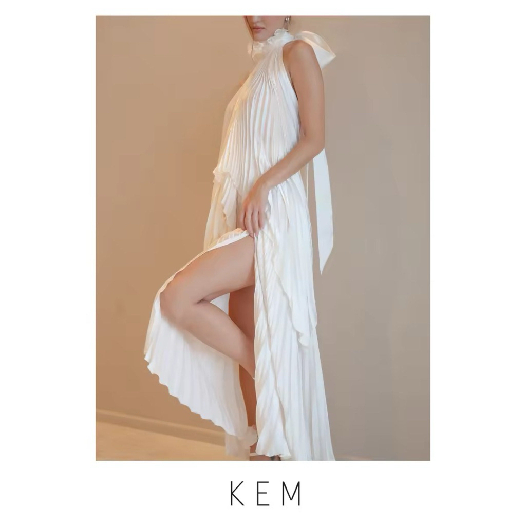 ส่งต่อ Kemissara Bow Ruffle Neck Open Back