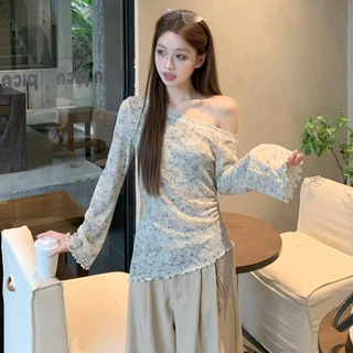 Elly พร้อมส่ง🦊เสื้อยืดผู้หญิง💫เสื้อปาดไหล่แขนยาว สีมัดยอม ดีไซน์ปายเสื้อเฉียง เสื้อครอปรัดรูป แฟชั่นเกาหลี สไตล์ลำลอง
