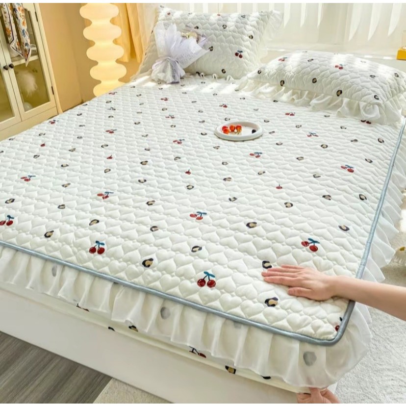 Hi-me ผ้าปูที่นอน Luxury เจ้าหญิง360องศา ขนาด 3.5/5/6 ฟุต ตกแต่งด้วยกระโปรงลูกไม้จีบงานฝีมือควิลท์นุ่มสบายเสริมใยทอหัวใจ