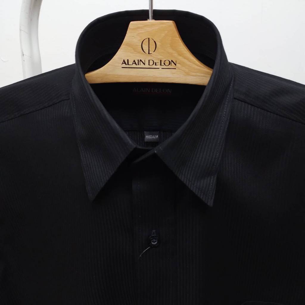 Alain Delon เสื้อเชิ้ตแขนยาวสีดำสุภาพผ้าลายริ้วมีกระดุมใต้ปก ทรง BASIC SLS127-0