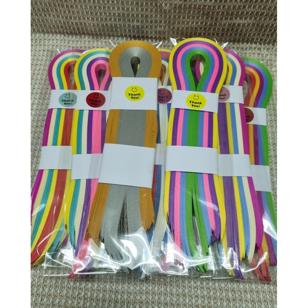 ริบบิ้นสีพื้นตัดสำเร็จพร้อมพับได้เลย คละสี (200เส้น)