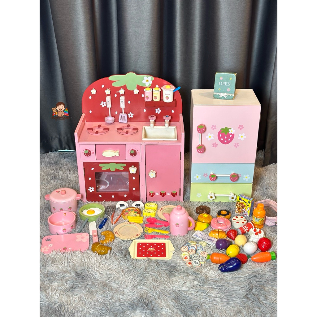 mother garden มาเทอร์กาเด้น ครัวไม้ ครัวเด็ก รถเข็นช้อปปิ้ง ของเล่นไม้ ครัวไม้สตอเบอร์รี่ ตู้เย็นไม้