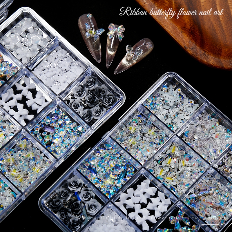 MAYDING อะไหล่ตกแต่งเล็บ  ตกแต่ง เซ็ตตกแต่งเล็บ 12 ช่อง โบว์และดอกไม้สุดน่ารัก คละหลายแบบในชุดเดียว