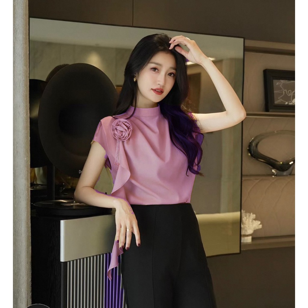 เสื้อคอจีน แคนเตอร์ มีดอกกุหลาบติดตรงไหล ผ้าซาตินพรีเมียมพิมพ์ลาย อก 40“มีทั้งหมด 7สีฝากช็อปด้วยนะคะ👏👏