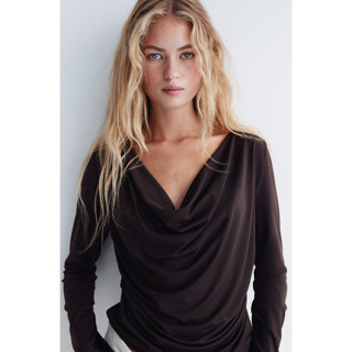 H&M(เอชแอนด์เอ็ม) เสื้อเจอร์ซีย์ดีไซน์พับจีบ ผู้หญิง 1305004…