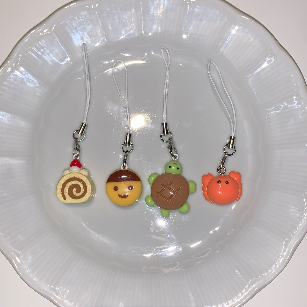 [ พร้อมส่ง ] bakery keyring 🧁🍞🐢🦀🍪 (สายสุ่มสี)