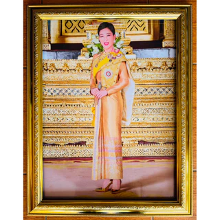 กรอบรูปสีทองพร้อมภาพมงคล ขนาด15×20นิ้ว