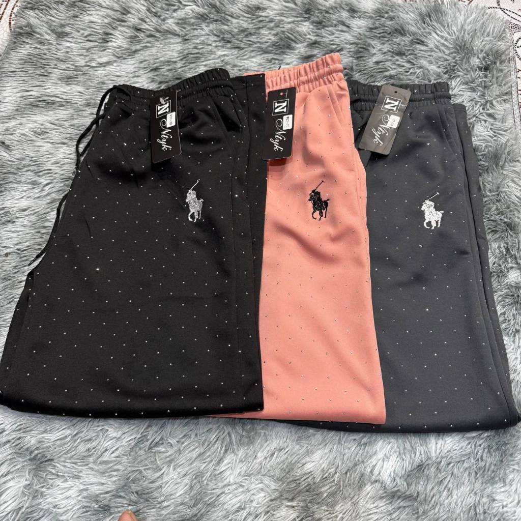 กางเกงผ้ายืด รีดเพชรบริ๊งๆวิ้งๆวับๆ แมทกับเสื้อได้ทุกสไตล์ มีกระเป๋าล้วงข้าง เอวยางยืด ฟรีsizeเอว25/35