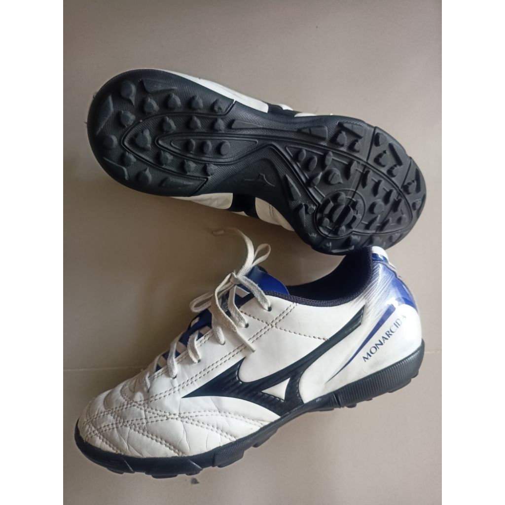 Mizuno รองเท้าเตะบอล ร้อยปุ่มยาว 22cm EU 35 มือสอง ของแท้ 100%