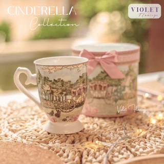 Violet Flamingo Cinderella Collection – แก้วมัคพร้อมกล่องของขวัญ ลายรถม้า & ปราสาท เนื้อเซรามิกพรีเมียม