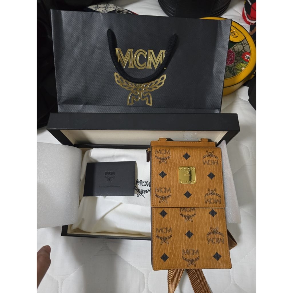กระเป๋าสะพาย MCM แท้
