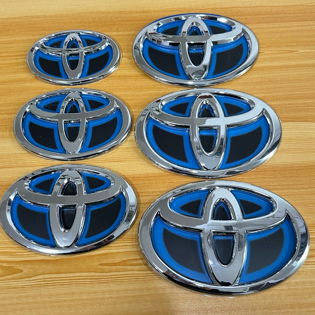 โลโก้* TOYOTA พื้นสีไฮบริด ราคาต่อชิ้น ด้านหลัง มีกาวสองหน้า พร้อมใช้งาน ตกแต่งรถยนต์ เพื่อความสวยงาม