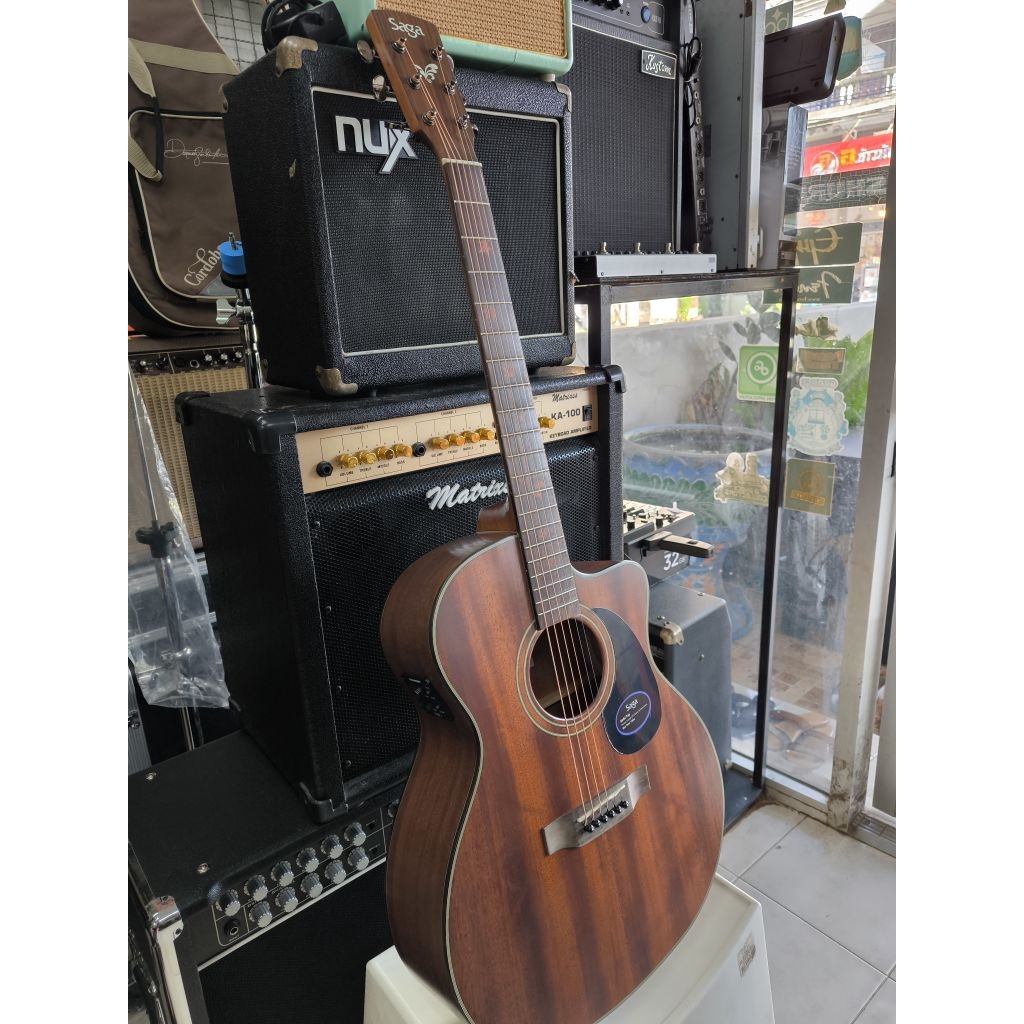 กีตาร์โปร่งไฟฟ้า Saga SP700G