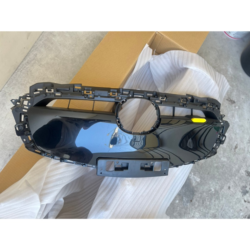 กระจังหน้า MAZDA 2 SKYACTIVE (ปี 2023 - 2025)  ** ของแท้ MAZDA **