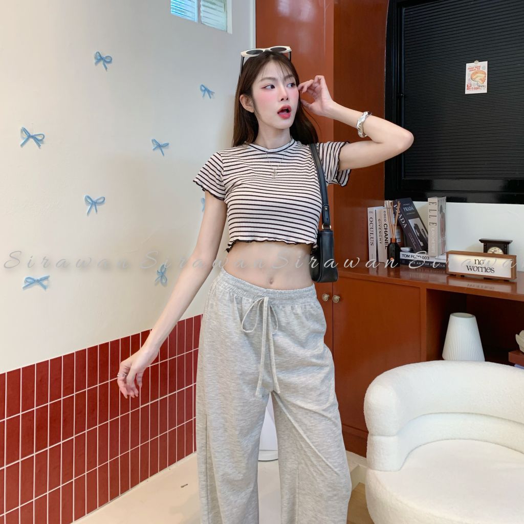 MahahengCloset เสื้อยืดครอป ลายขวางตัวจิ๋ว ใส่แล้วสดใสน่ารักมาก ทรงพอดีตัว ช่วยให้ลุคดูเพรียว ราคา ถูกที่สุด ดีลบีเคเค แกลเลอรีภาพที่ 8