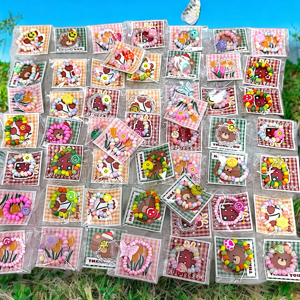 แหวนลูกปัดพร้อมแพคเกจ🌻✨ 10 แถม 1 📌 คละสี มีจี้ทุกชิ้น พร้อมส่ง🇹🇭〰️ ของขวัญปัจฉิม ของขวัญชิ้นเล็ก ของแถมลูกค้า 🐳🫧