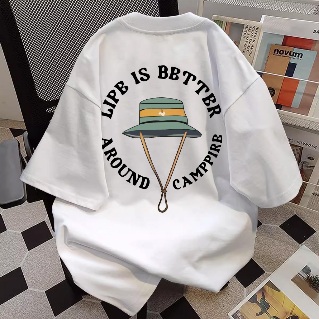 เสื้อยืดชาย เสื้อยืด oversize ไม่ต้องรีดผ้า สวมใส่สบาย วินเทจ ผ้านิ่ม ลาย "LIFE IS BETTER" แนวสตรีท 11.26