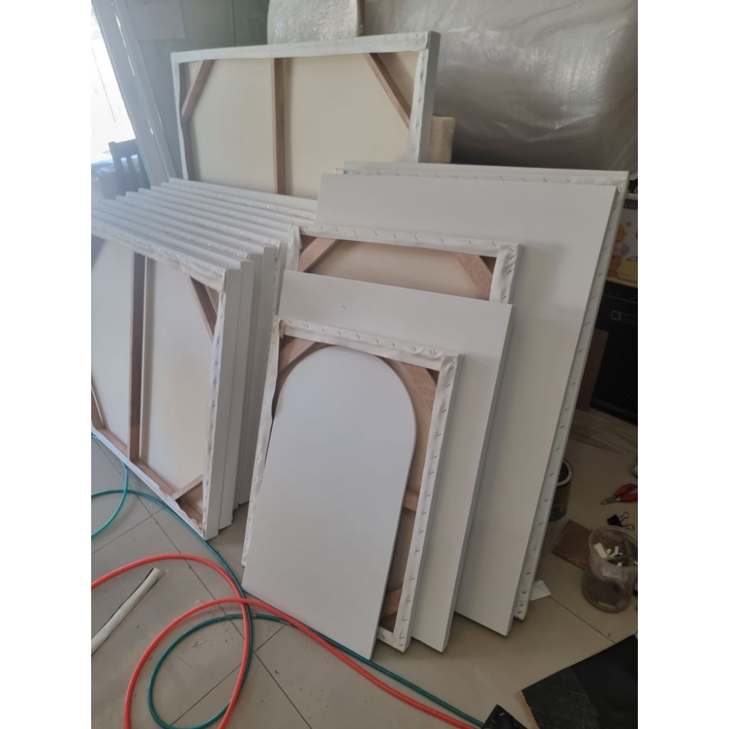 เฟรมผ้าใบ canvas ขนาด 80 * 110 cm แคนวาส 380 แกรมเคลือบมาแล้ว 4 ชั้นจากโรงงานใช้โครงไม้แข็งแรง 4 เซนติเมตรราคา 580 บาท