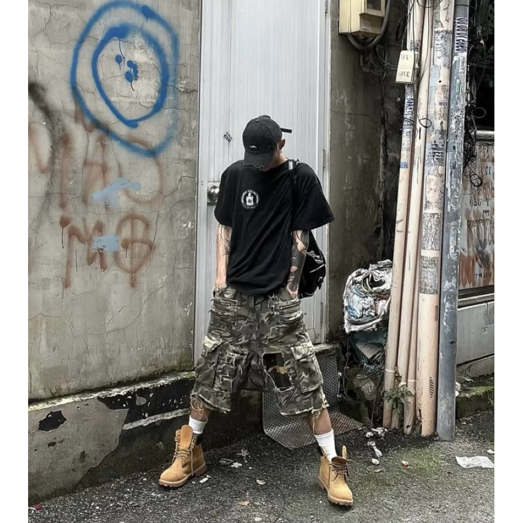 Pre-order (14-20days) แบรนด์เวียดนาม🇻🇳VILLAIN | VL DISTRESSED CAMO JORTS🤎