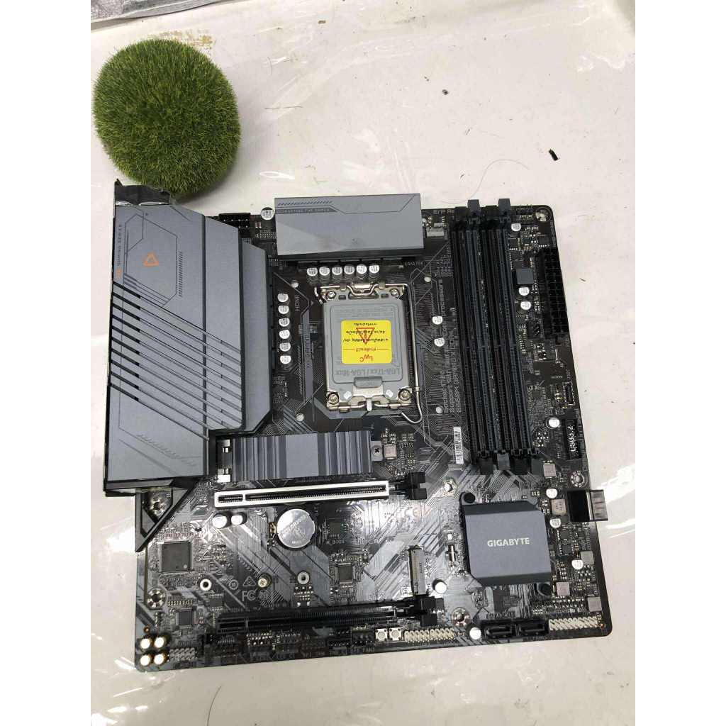 เมนบอร์ด Mainboard Gigabyte B660M Graming  x DDR4 (Socket 1700) สินค้าใช้งานแล้วสภาพดี **พร้อมฝาหลัง
