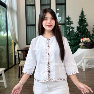 เสื้อผ้าฝ้าย คอกลม ผู้หญิง แขนสามส่วน งานนาฬิกาทราย แต่งกระดุมกะลา ผ้าดี อยู่ทรงสวย