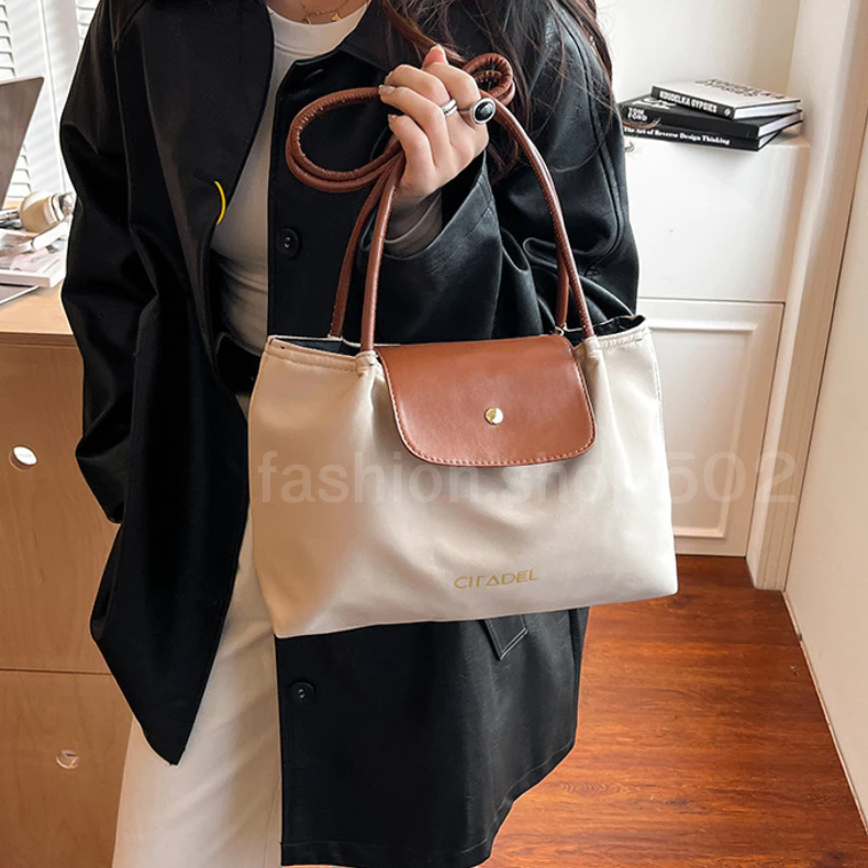 fashion.shop502 กระเป๋าผ้าสะพายข้าง กระเป๋าผ้าสะพายข้าง ฝาปิดกระดุมทอง สายน่ารัก สะพายเก๋ๆ พร้อมส่งในไทย B-063