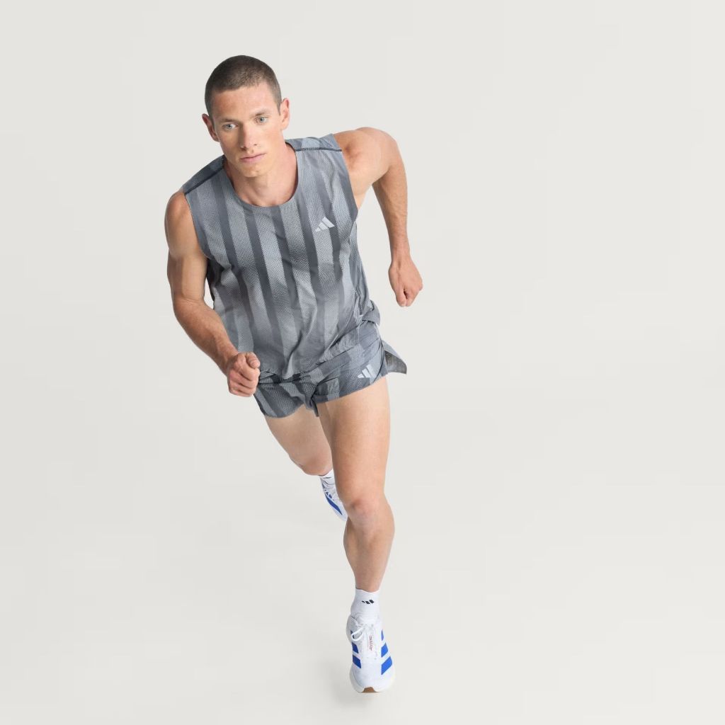 เสื้อวิ่งผู้ชายแขนกุด สีเทาดำ Adidas Adizero Running JV9290