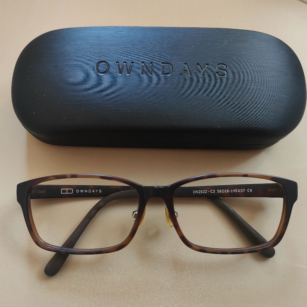 กรอบแว่นตาวินเทจ Owndays พร้อมกล่อง มือสอง สภาพสวย ลายกระ สีสวย ทรงสวยคลาสสิค น้ำหนักเบา