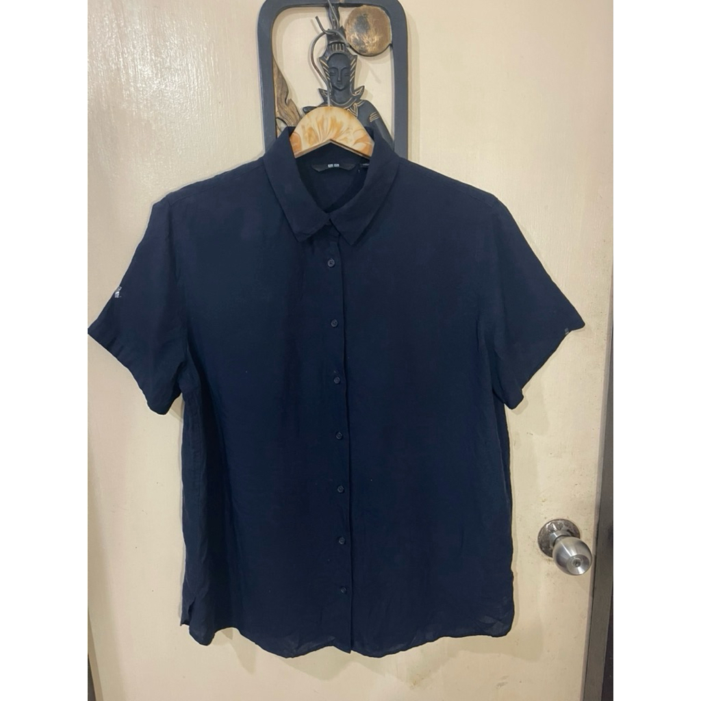 เสื้อเชิ้ตหญิงผ้าเรยอนสีกรม uniqlo แท้ไซสm..อก38มือ2สวย