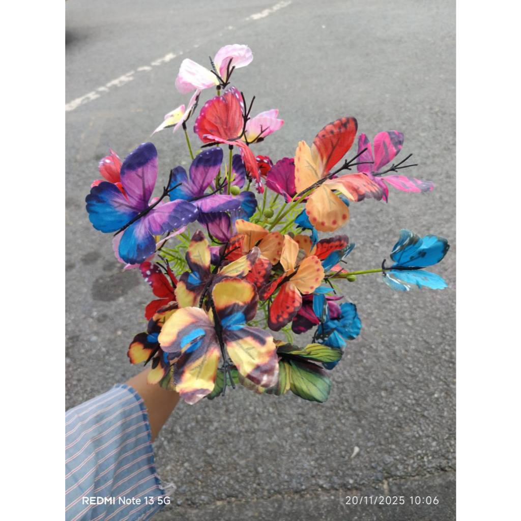 Butterfly ผีเสื้อดอกไม้ประดิษฐ์ มีก้านและใบ ใช้ประดับตกแต่งเพิ่มความสวยงาม