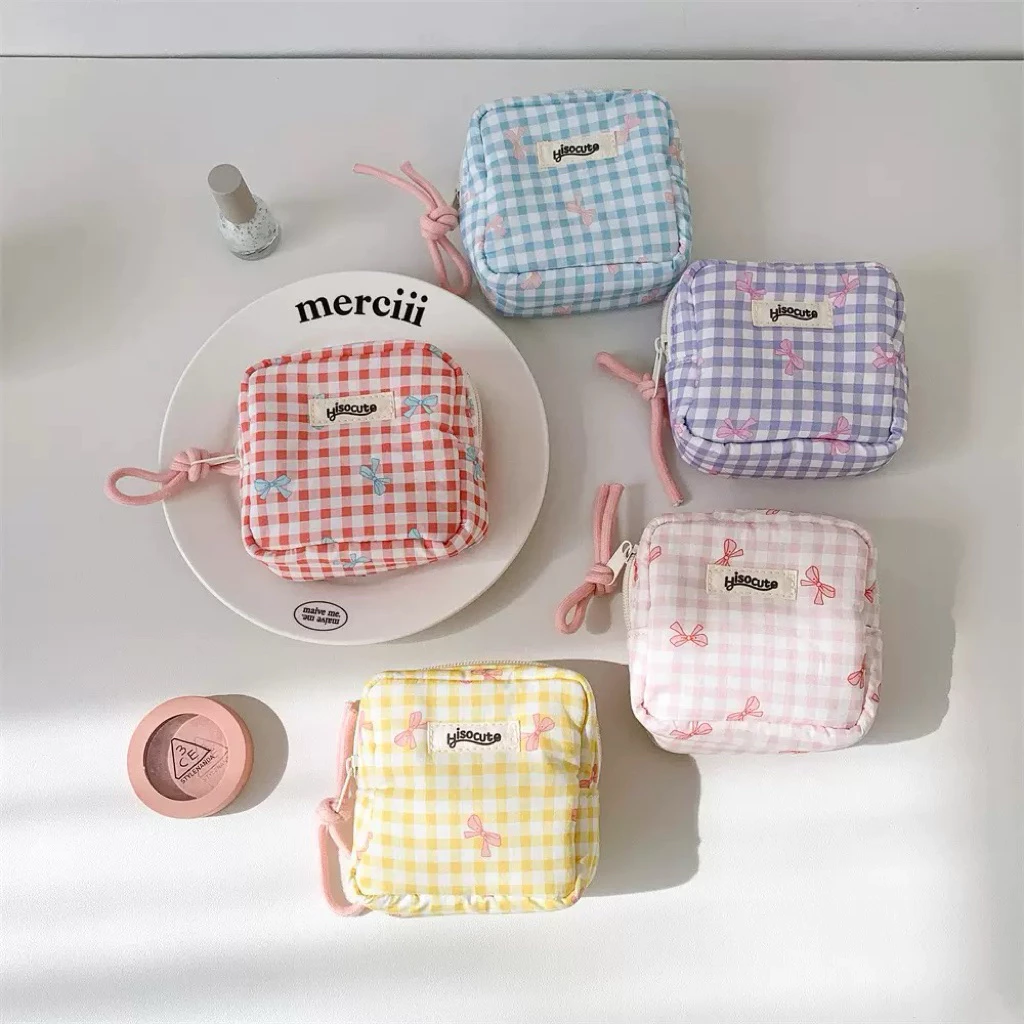 Cosmetic Bag – กระเป๋าเครื่องสำอางสไตล์เกาหลี | ความจุใหญ่ ลายตาราง พร้อมโบว์ | สำหรับสกินแคร์ & เมคอัพ thumbnail 6
