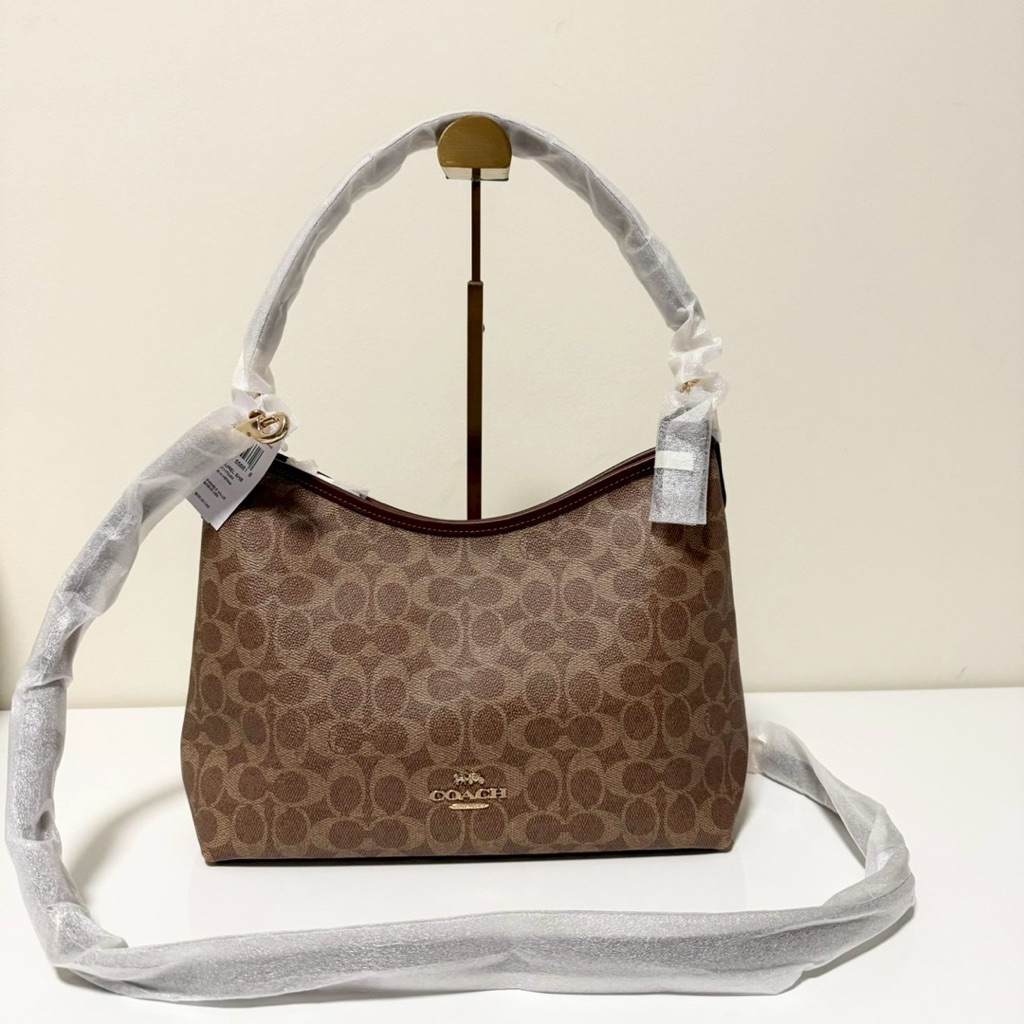 👑ผ่อน 0%👑 กระเป๋าสะพาย LAUREL SHOULDER BAG IN SIGNATURE CANVAS CV975