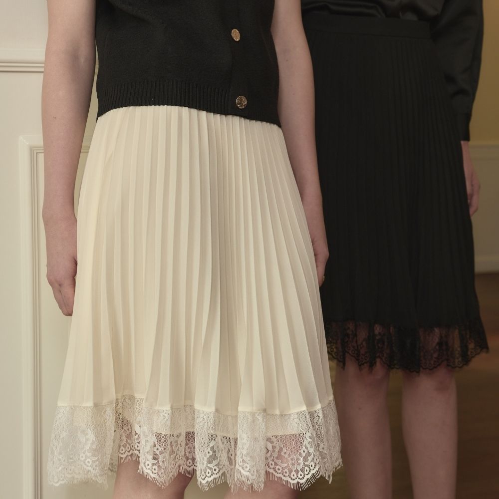 MAVE กระโปรงรุ่น Reflection skirt สี Black,Off white