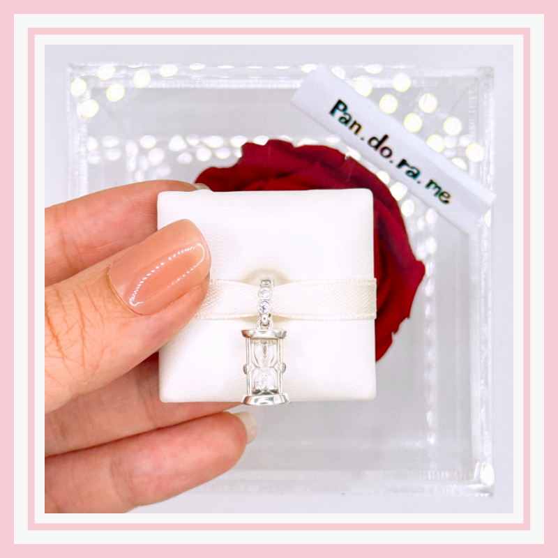[พร้อมส่ง สินค้าแท้ 💯] Hourglass Dangle Charm
