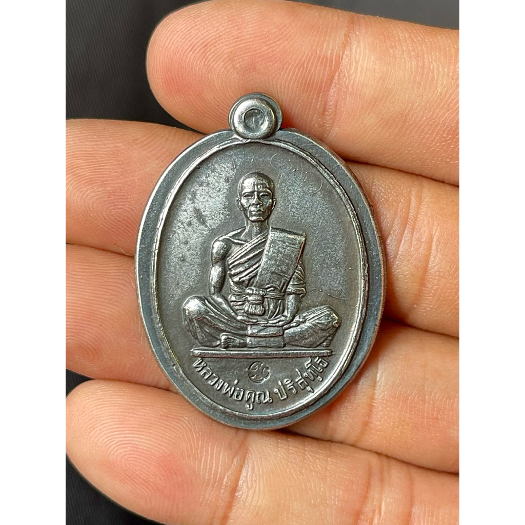 หลวงพ่อคูณ รุ่นสร้างบารมี ปี19 เนื้อเงิน ไม่ตัดปีก หลังเรียบ