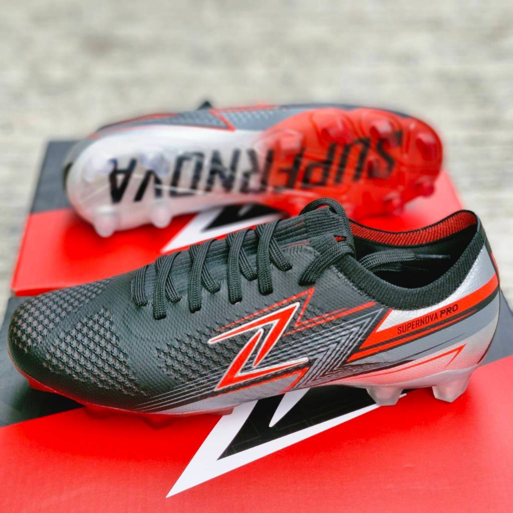 รองเท้าฟุตบอล ZETA SUPERNOVA PRO สำหรับนักฟุตบอลทุกระดับ
