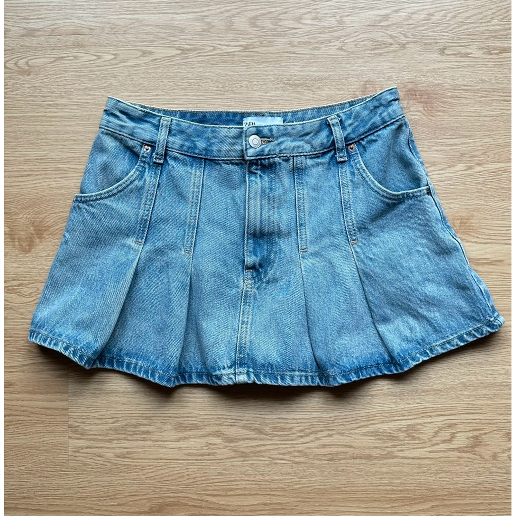 ใช้โค๊ด15-25%ได้🪡ZARA กระโปรงสยีนส์จีบรอบสียีนส์ฟอกสีสวยทรงสวย EUR M ทรงสวย แบบเก๋น่ารักมากๆๆ ***ของ